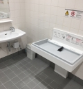 ユニクロ 函館昭和タウンプラザ店(多目的トイレ内)のオムツ替え台情報
