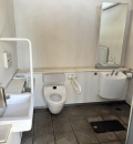 水元公園　野外ステージ横　屋外トイレのオムツ替え台情報