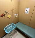 日本大学医学部附属板橋病院(1F 女子トイレ内)のオムツ替え台情報