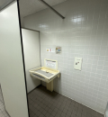 セブン-イレブン横のトイレのオムツ替え台情報