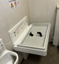 新世界ゲート横トイレのオムツ替え台情報