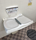 猿江恩賜公園公衆トイレのオムツ替え台情報