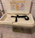 オアシス21多目的トイレ内(B1)のオムツ替え台情報