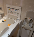 誰でもトイレ(B2階)のオムツ替え台情報