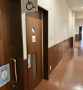 A棟２階、車椅子専用トイレのオムツ替え台情報