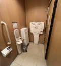 かまちか　女子トイレ内(B1)のオムツ替え台情報