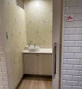 上野マルイ　女性用トイレ内(2F)のオムツ替え台情報