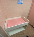 西松屋・鶴見店(店外の女性トイレの中)のオムツ替え台情報