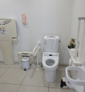 東海三菱自動車販売（株） 富士中央店(1F)のオムツ替え台情報