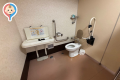 西浦レストハウス公衆トイレのオムツ替え台情報