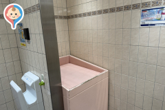 アピタ東海荒尾店(2階トイレ内オムツ替え台)のオムツ替え台情報