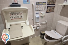 ドン・キホーテ　鶴ケ島店(1F)のオムツ替え台情報