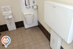 奥沢公園 公衆トイレ(1F)のオムツ替え台情報