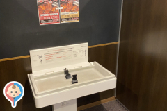 焼肉きんぐ　上越セントラルスクエア店のオムツ替え台情報