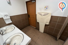 くら寿司小金井店のオムツ替え台情報