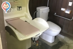 弘前城植物園 入園券発売所（南案内所）のオムツ替え台情報