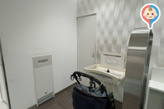 アミュプラザ長崎本館ミラクルトイレ(2F)のオムツ替え台情報