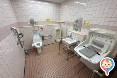 ＤＣＭ山科店(多目的トイレ)のオムツ替え台情報