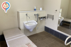 津久井湖城山公園公衆トイレのオムツ替え台情報