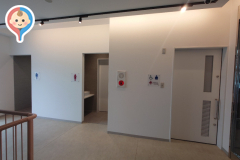 アゼルバイジャン館内トイレ(3F)のオムツ替え台情報