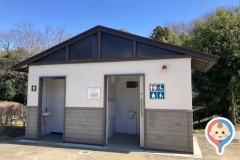 大沢の里公園　多機能トイレのオムツ替え台情報
