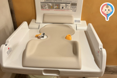 コナズ珈琲 越谷店のオムツ替え台情報