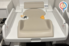 ジャイアンツタウンスタジアム車椅子トイレ(2F)のオムツ替え台情報
