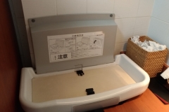 しゃぶしゃぶ亭どん 府中店(2F)のオムツ替え台情報