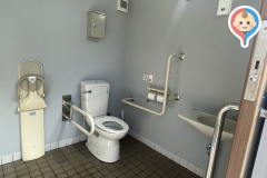 高沢公園のオムツ替え台情報