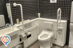 HEARTSバスステーション博多のオムツ替え台情報