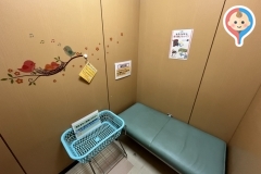 日本大学医学部附属板橋病院(1F 女子トイレ内)のオムツ替え台情報