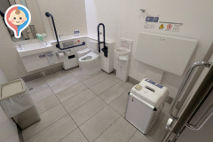 Dew 阪急山田(2F)のオムツ替え台情報