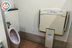 DCM 舟入南店(1F)のオムツ替え台情報
