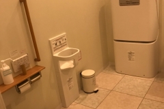 ラ・カーサ  クロスモール仙台荒井店(1F)のオムツ替え台情報