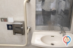 南千住第四児童遊園 多機能トイレのオムツ替え台情報