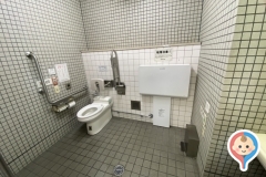 北口トイレ(1F)のオムツ替え台情報