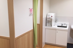 藤岡pa 上りの授乳室 オムツ替え台情報