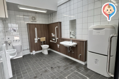 海の公園 公衆トイレ（バーベキュー場）のオムツ替え台情報