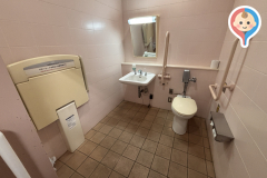 川崎大師平間寺 駐車場のオムツ替え台情報