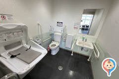 ドラッグストアコスモス 小束山店のオムツ替え台情報