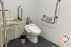 天六店　トイレ２階(2F)のオムツ替え台情報