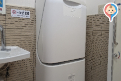 V・drug黄金店(1F)のオムツ替え台情報