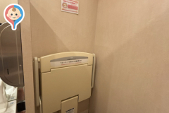 すし食いねぇ！県庁前店のオムツ替え台情報