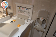 誰でもトイレ(B2階)のオムツ替え台情報
