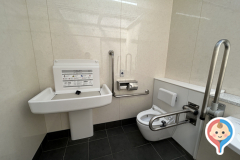 靱公園東園なにわ筋側トイレのオムツ替え台情報