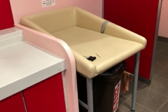 ドン・キホーテ 新座野火止店(1F)のオムツ替え台情報