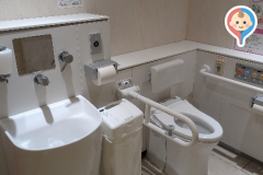 プリコ垂水多機能トイレ(1F)のオムツ替え台情報