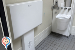高師公園内公衆トイレのオムツ替え台情報
