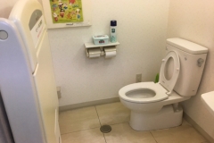 保坂こどもクリニック(1F)のオムツ替え台情報