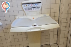 SUN DRUG(1F)のオムツ替え台情報